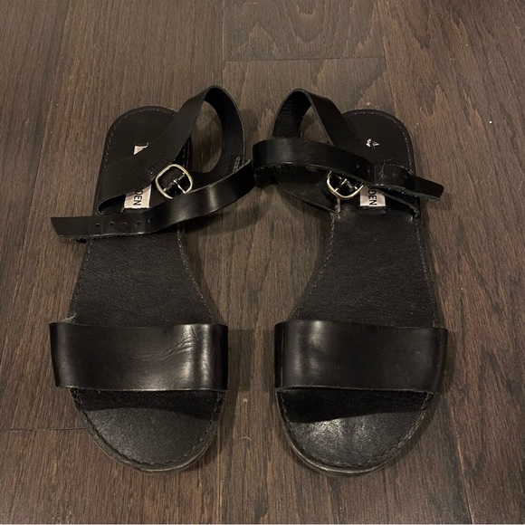 Shoes - Steve Madden Black Sandals
